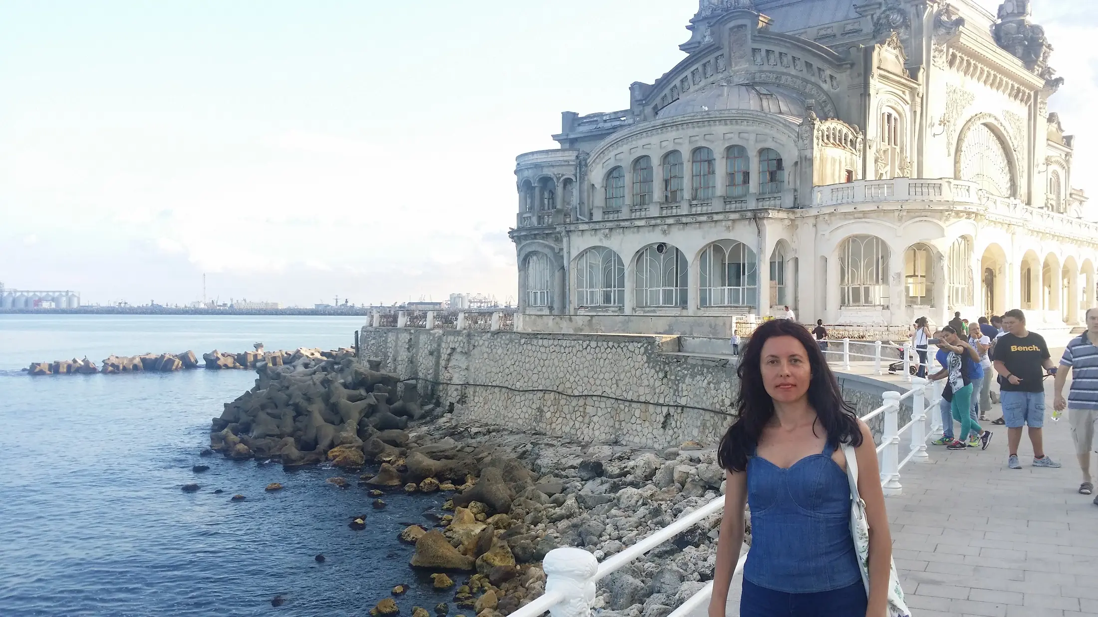 Aura pe promenada de la malul mării, în fața Cazinoului din Constanța